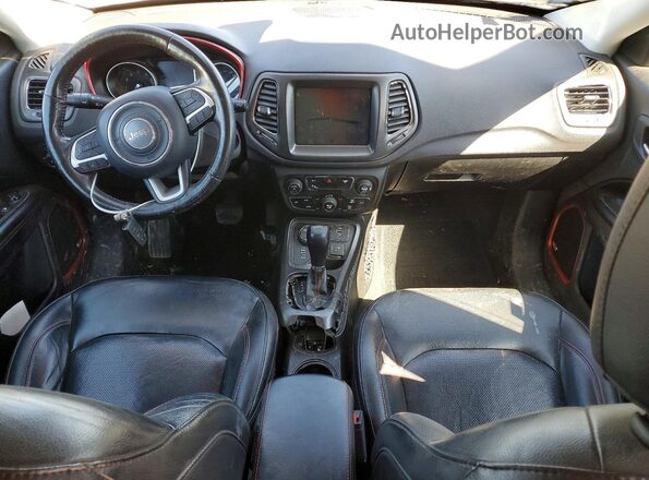 3C4NJDDBXJT346003 2018 JEEP COMPASS Белый Вид панели приборов