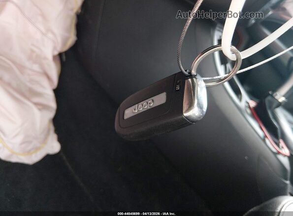 3C4NJDDBXKT740098 2019 JEEP COMPASS Белый Вид панели приборов