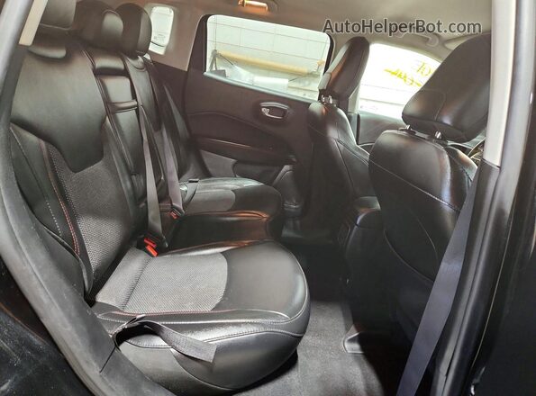 3C4NJDDBXKT765602 2019 JEEP COMPASS Black Widok wnętrza z tyłu