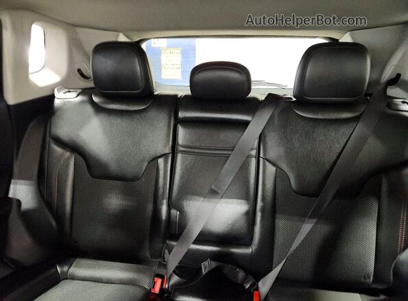 3C4NJDDBXKT765602 2019 JEEP COMPASS Black Widok tylnych siedzeń