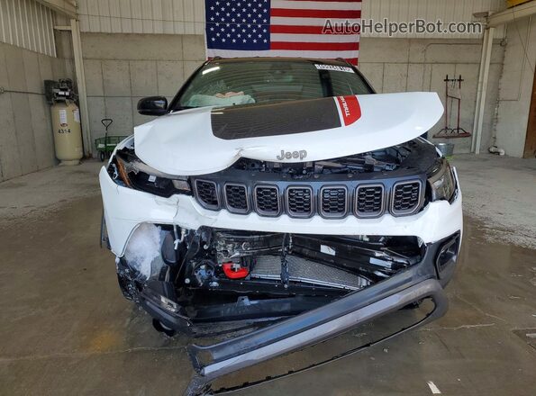 3C4NJDDN0ST559196 2025 JEEP COMPASS Белый Вид спереди