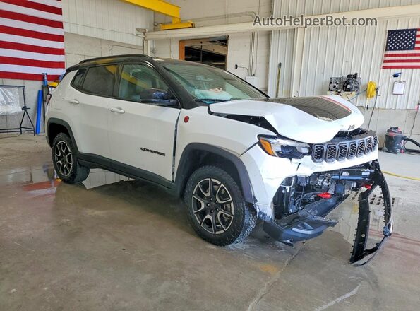 3C4NJDDN0ST559196 2025 JEEP COMPASS Белый Передняя правая четверть