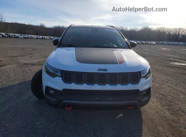 3C4NJDDN5RT609987 2024 JEEP COMPASS White Вид спереду