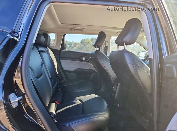 3C4NJDFBXNT181248 2022 JEEP COMPASS Black Vista interior trasera