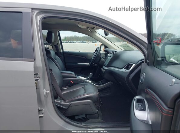 3C4PDDEG0KT759110 2019 DODGE JOURNEY Серый Вид салона спереди