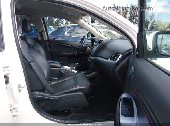 3C4PDDEG1KT745930 2019 DODGE JOURNEY Белый Вид салона спереди