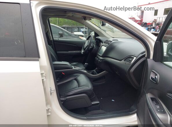 3C4PDDGG7JT323141 2018 DODGE JOURNEY Белый Вид салона спереди