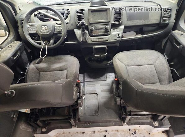 3C6LRVVG9SE542656 2025 RAM PROMASTER White Widok deski rozdzielczej