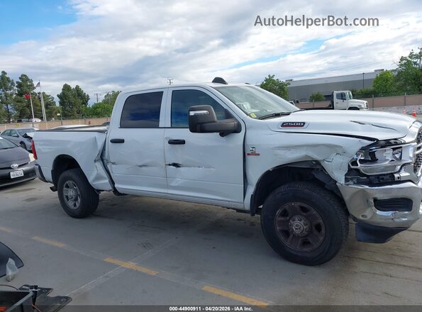 3C6UR5CL9RG347319 2024 RAM 2500 White Вид задньої частини салону