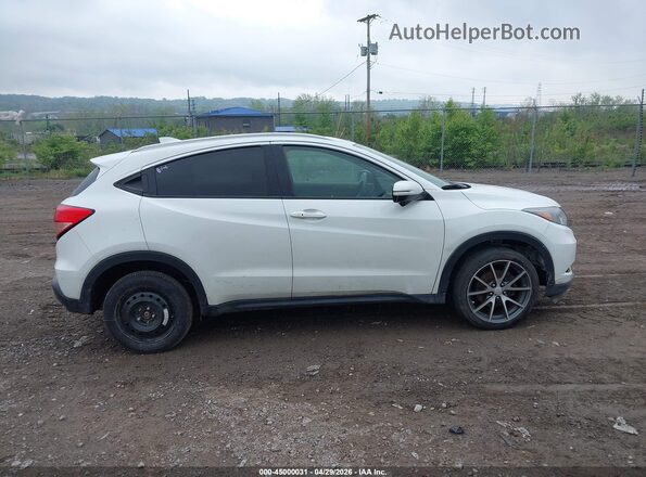 3CZRU6H78HM726367 2017 HONDA HR-V White Widok wnętrza z tyłu