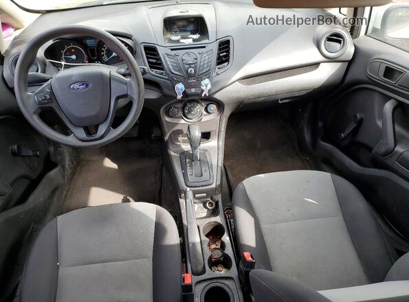 3FADP4AJXJM115009 2018 FORD FIESTA Белый Вид панели приборов