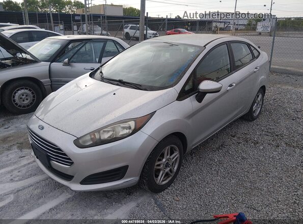 3FADP4BJ1HM115246 2017 FORD FIESTA Silver Vista tres cuartos delantera izquierda