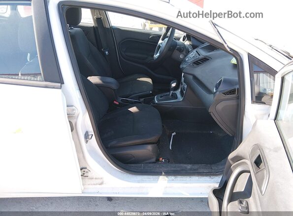 3FADP4BJ4HM104029 2017 FORD FIESTA White Вид салону спереду