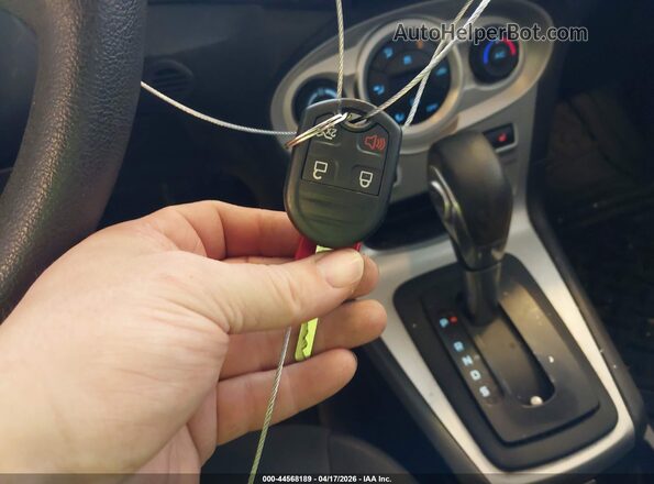 3FADP4BJ5HM147259 2017 FORD FIESTA Red Widok deski rozdzielczej
