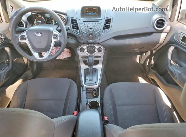 3FADP4BJ5JM107365 2018 FORD FIESTA Серебряный Вид панели приборов