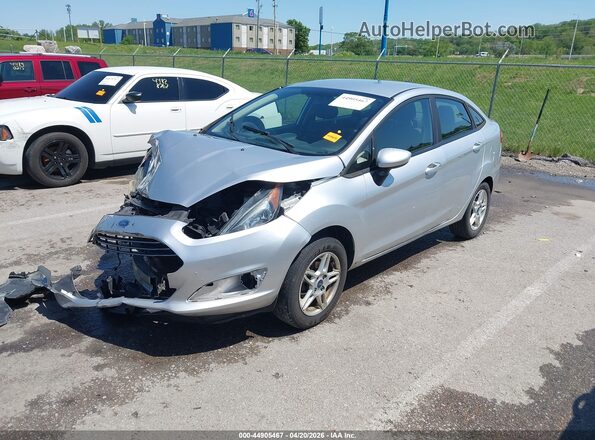 3FADP4BJ9HM157888 2017 FORD FIESTA Silver Vista tres cuartos delantera izquierda