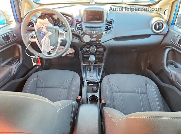 3FADP4BJ9JM109667 2018 FORD FIESTA Синий Вид панели приборов