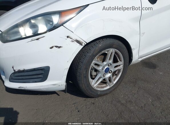 3FADP4BJXHM138332 2017 FORD FIESTA White Widok z przodu