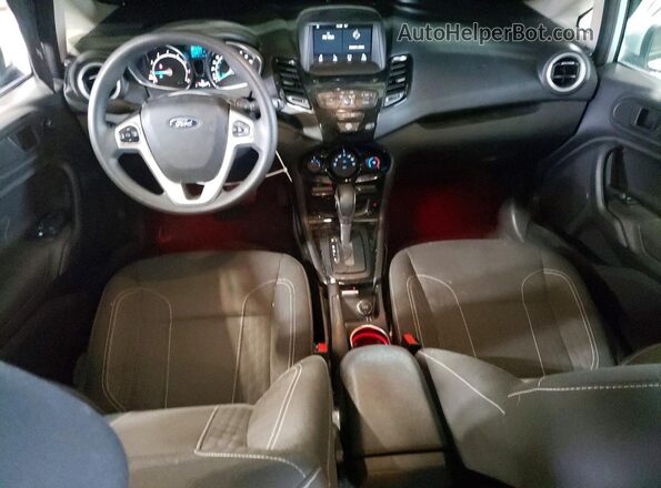 3FADP4EJ0HM114777 2017 FORD FIESTA Зеленый Вид панели приборов