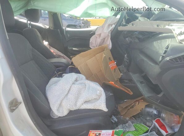 3FADP4EJ9HM171849 2017 FORD FIESTA Белый Вид салона спереди