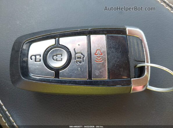 3FMTK3R48RMA42680 2024 FORD MUSTANG MACH-E PREMI Красный Вид панели приборов