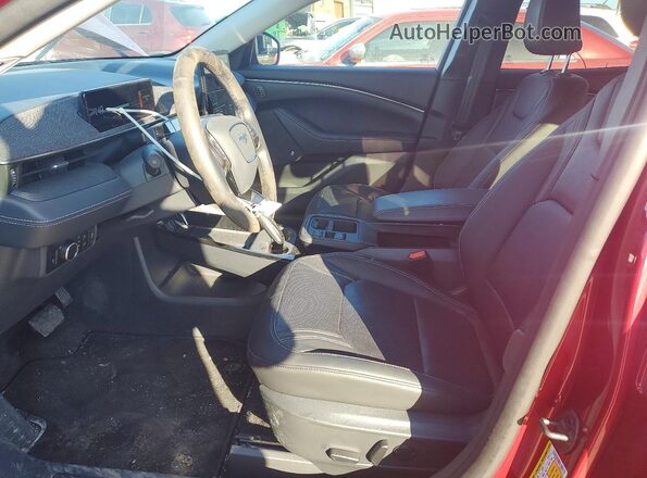 3FMTK3SU7SMA03210 2025 FORD MUSTANG MACH-E PREMI Red Widok wnętrza z przodu