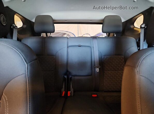 3GNKBCRS3LS714928 2020 CHEVROLET BLAZER Silver Widok tylnych siedzeń