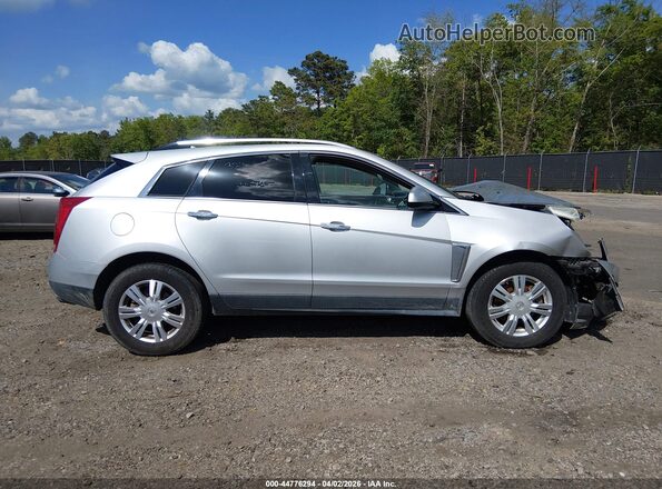 3GYFNBE33GS584174 2016 CADILLAC SRX Silver Вид задньої частини салону