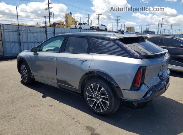 3GYK3EMR2SS231400 2025 CADILLAC OPTIQ Silver უკანა მარცხენა