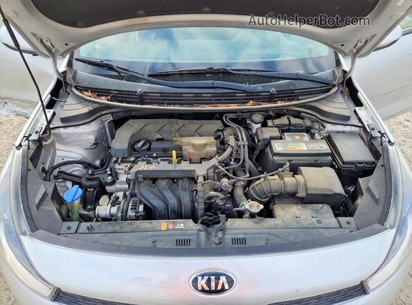 3KPA24AD3LE313840 2020 KIA RIO Silver Widok wnętrza z tyłu