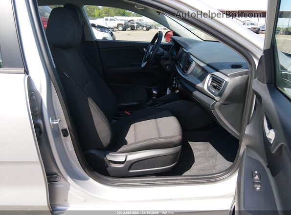 3KPA24AD3LE357076 2020 KIA RIO Gray Widok wnętrza z przodu