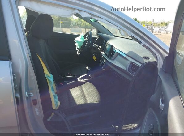 3KPA24AD9LE359396 2020 KIA RIO Silver Widok wnętrza z przodu