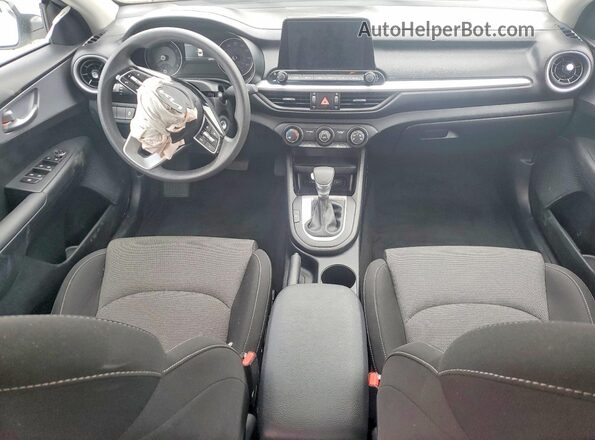 3KPF24AD2RE793352 2024 KIA FORTE Белый Вид панели приборов