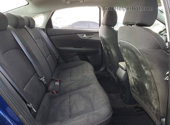 3KPF24AD6KE060369 2019 KIA FORTE Blue Widok tylnych siedzeń