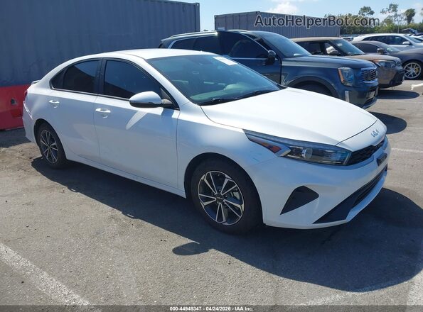 3KPF24AD8NE494460 2022 KIA FORTE Белый Передняя правая четверть