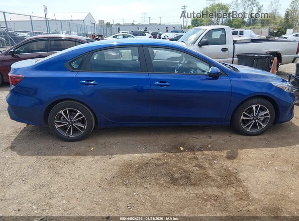 3KPF24AD8RE704772 2024 KIA FORTE Blue Widok wnętrza z tyłu