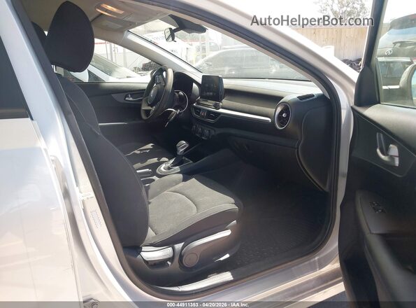 3KPF24AD9LE232511 2020 KIA FORTE Серебряный Вид салона спереди