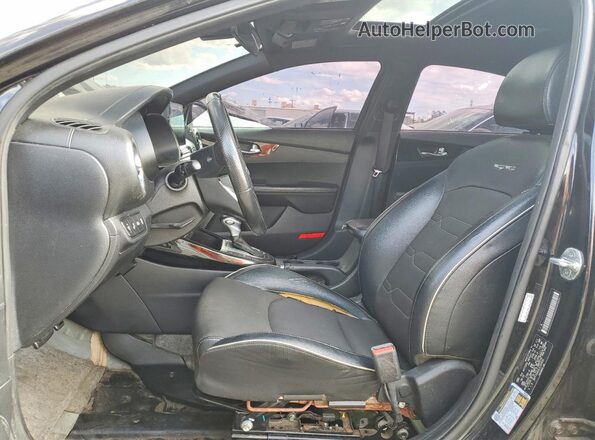 3KPF34AD2LE255934 2020 KIA FORTE Black Widok wnętrza z przodu