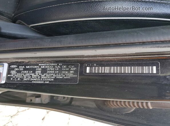3KPF34AD2LE255934 2020 KIA FORTE Black Widok komory silnika
