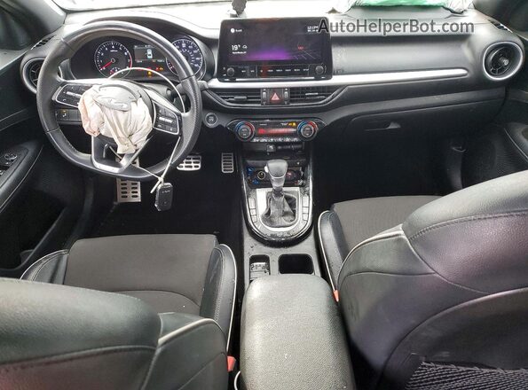 3KPF54AD2NE483879 2022 KIA FORTE Черный Вид панели приборов