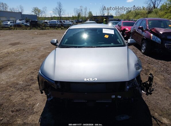 3KPFT4DE4SE225580 2025 KIA K4 Gray Вид задньої частини салону