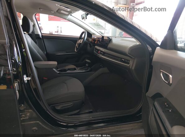 3KPFT4DE5SE191908 2025 KIA K4 Black Вид салону спереду