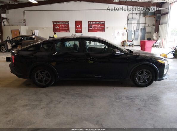 3KPFT4DE5SE191908 2025 KIA K4 Black Вид задньої частини салону