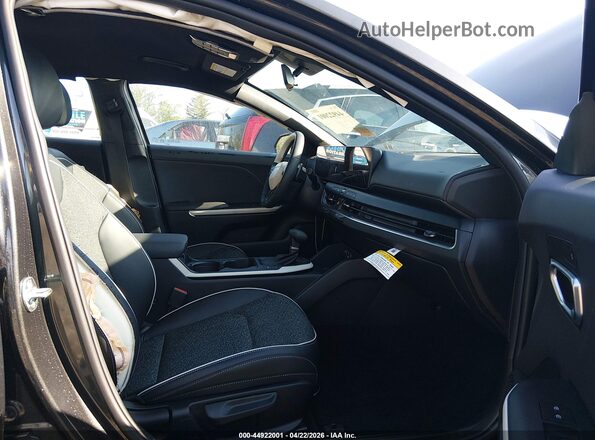 3KPFW4DEXSE201470 2025 KIA K4 Black Vista interior delantera