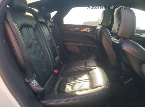 3LN6L5F93LR601701 2020 LINCOLN MKZ White Vista de los asientos traseros
