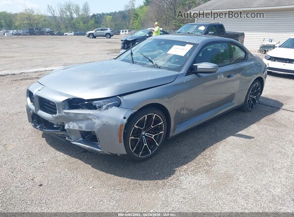 3MF23DM04S8F55654 2025 BMW M2 Gray წინა მარცხენა ხედი სამი მეოთხედიდან