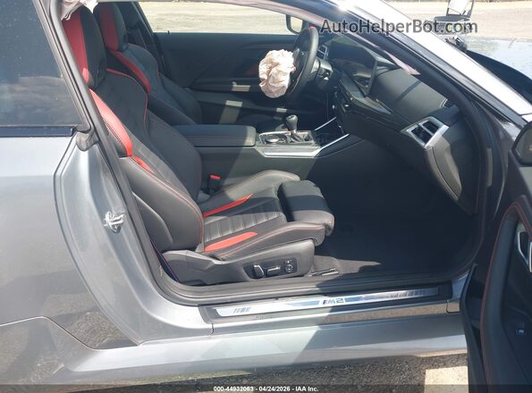 3MF23DM04S8F55654 2025 BMW M2 Gray წინა სალონის ხედი