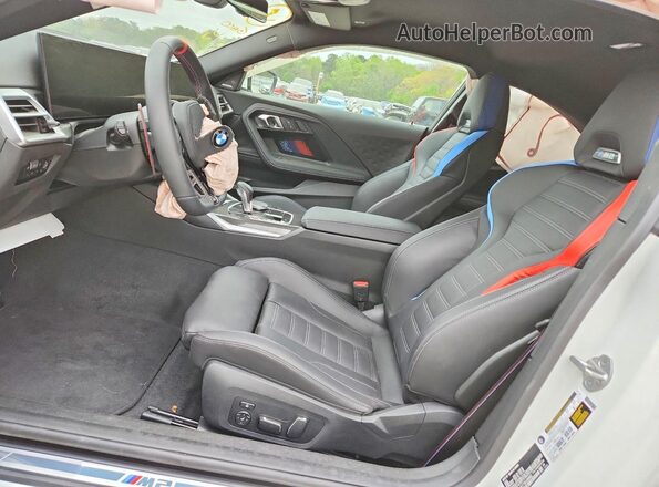 3MF23DM07T8G08882 2026 BMW M2 Белый Вид салона спереди
