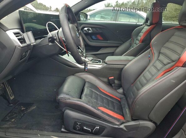 3MF23DM08S8F76670 2025 BMW M2 Red Widok wnętrza z przodu