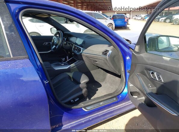 3MW5P7J00N8C57789 2022 BMW OTHER Синий Вид салона спереди